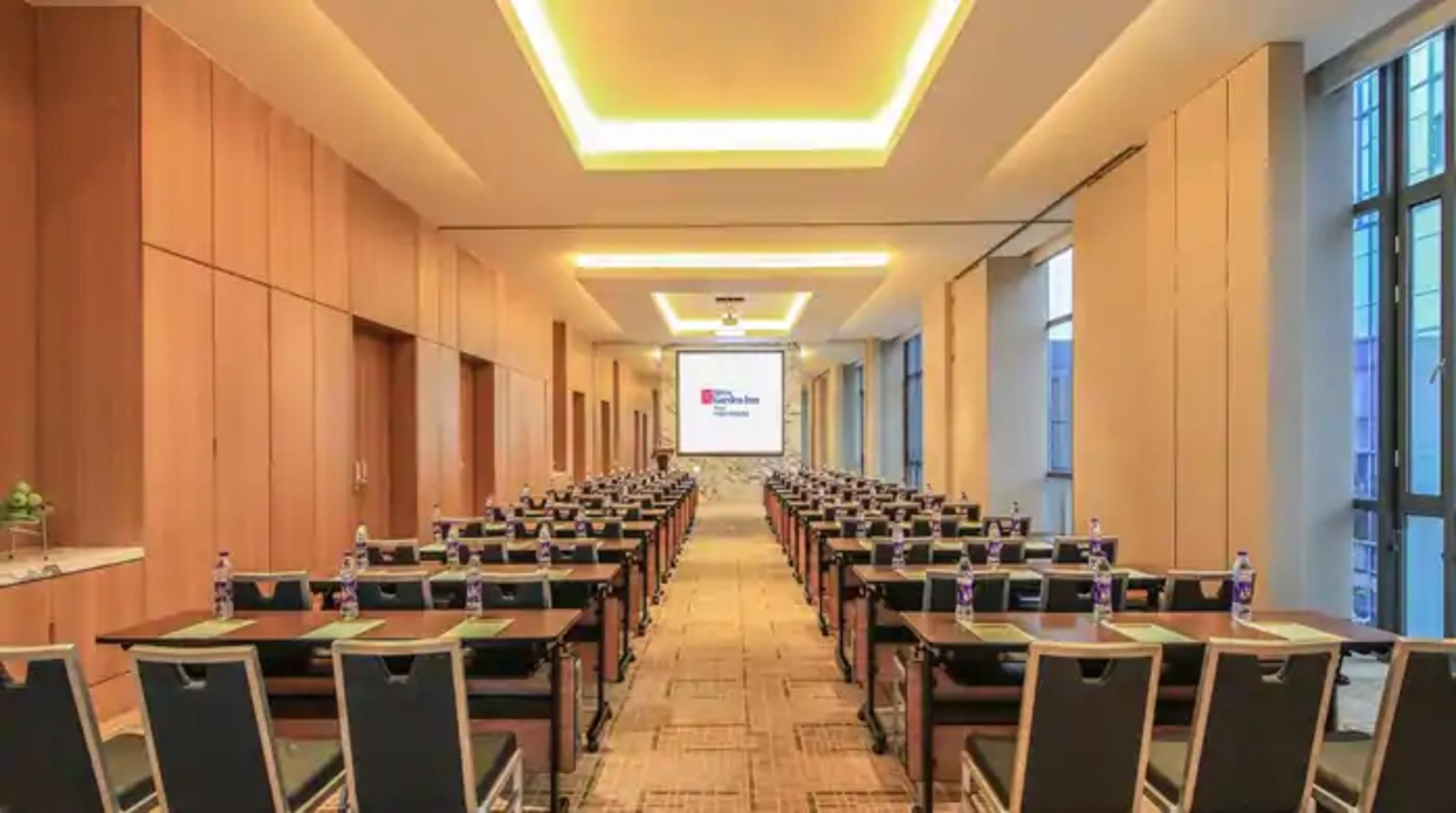 Hilton Garden Inn Ningbo Dış mekan fotoğraf