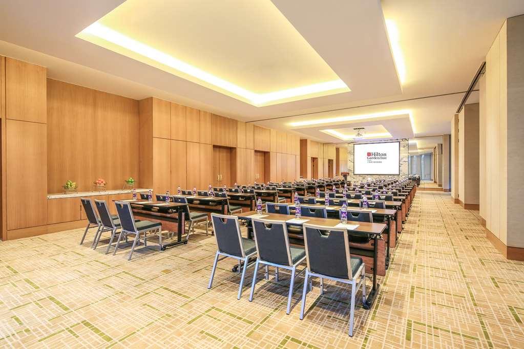 Hilton Garden Inn Ningbo Konforlar fotoğraf